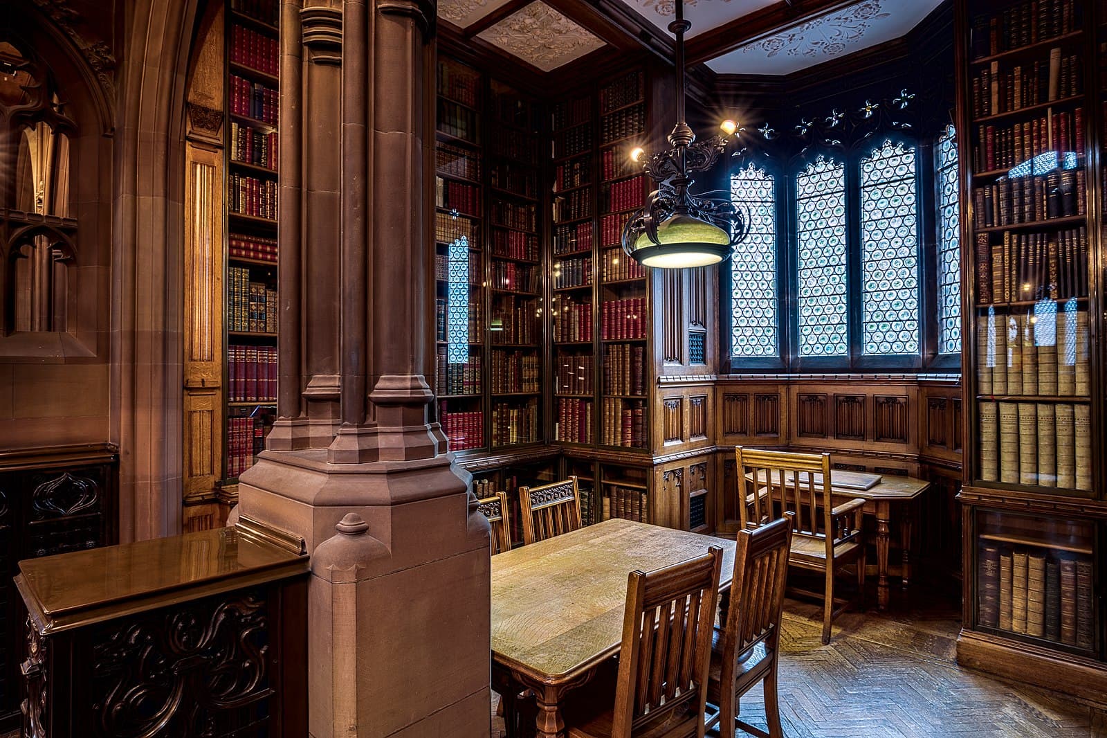 Exploring Manchester: 5 Must-Visit Places That Capture the City’s Spirit