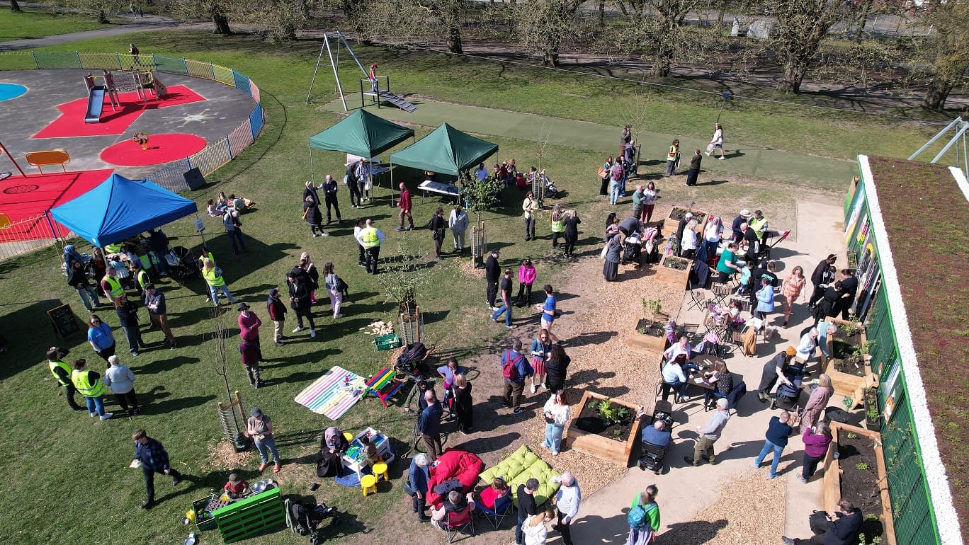 Community Café and New Facilities Open in Cringle Park to Celebrate Green Investment