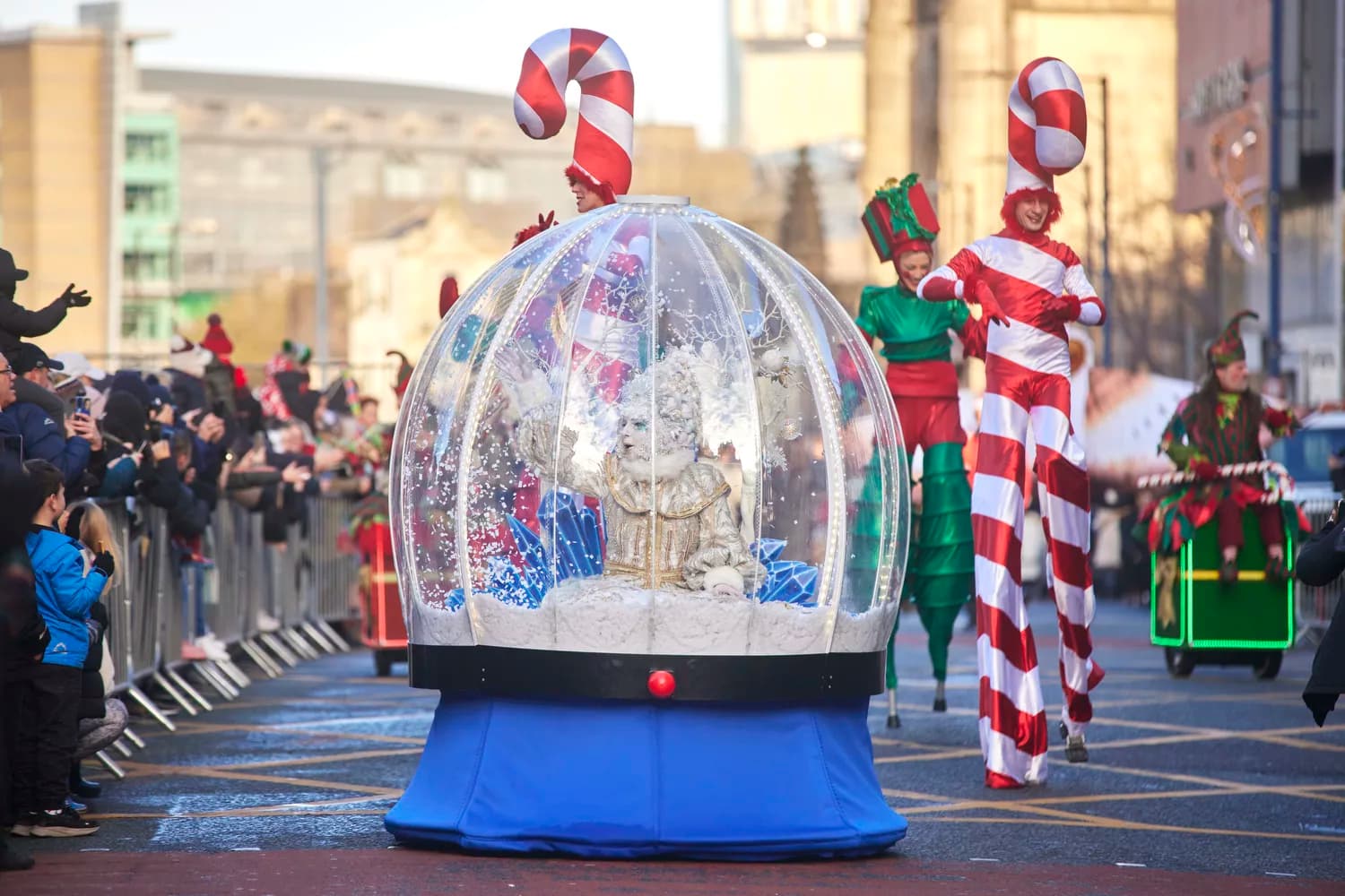Manchesterβs Spectacular Christmas Parade: A Festive Delight Returns!